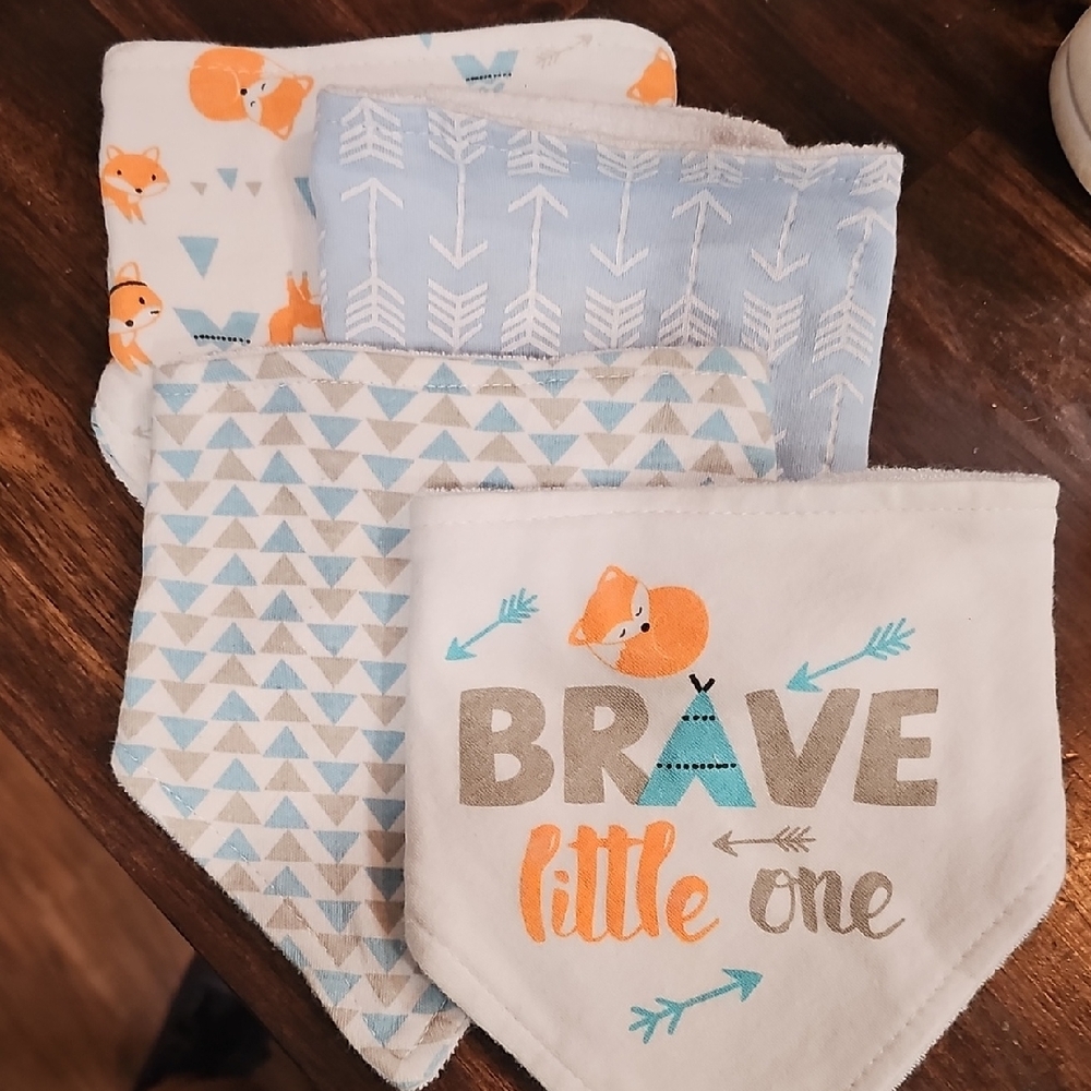 4 Bandanas Bib Set